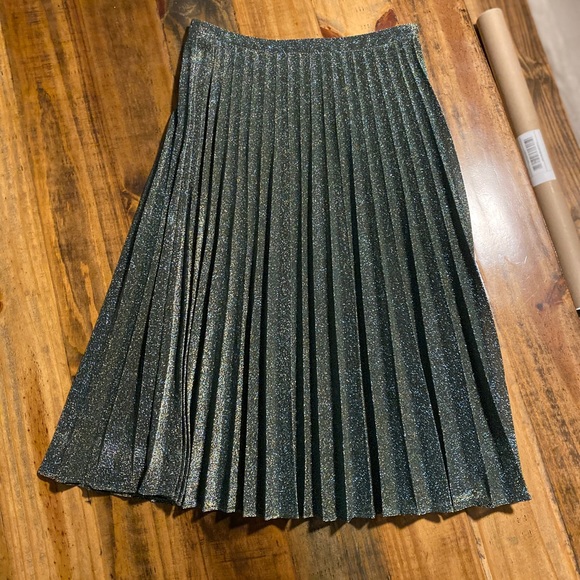Green, gold glittery - accordion / pleated skirt perfect 4 fall & the holidays! - Picture 2 of 2